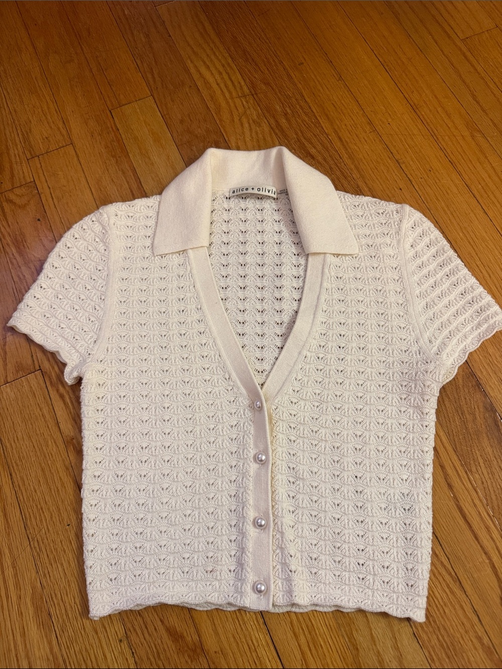 Alice + Olivia Cream Short-Sleeve Knit Collared Button-Down